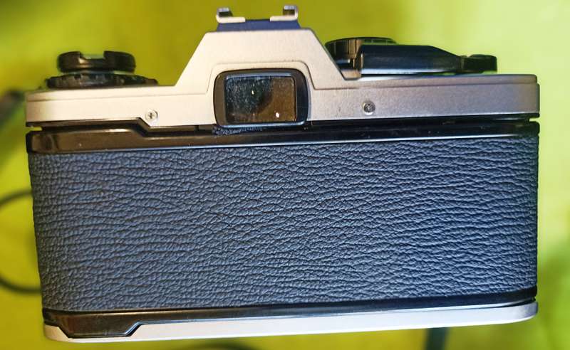 Olympus OM-10 camera with 50mm F 1.8 lens/light filters/lens cap/body cap/leather cover/manual
