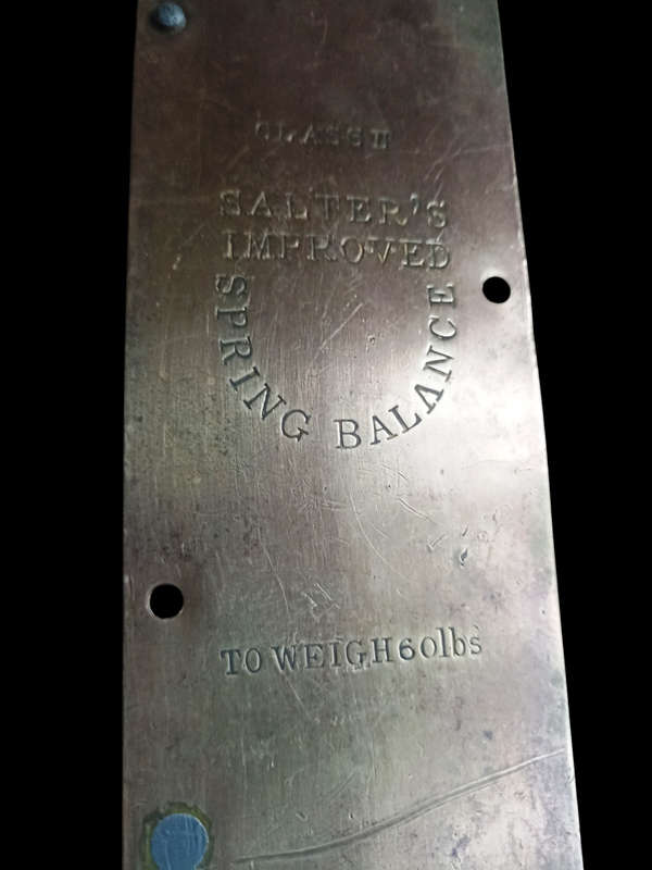 Big vintage 36 cm long Class II Salter`s Improved brass spring balance scale to weigh 60lb-Working