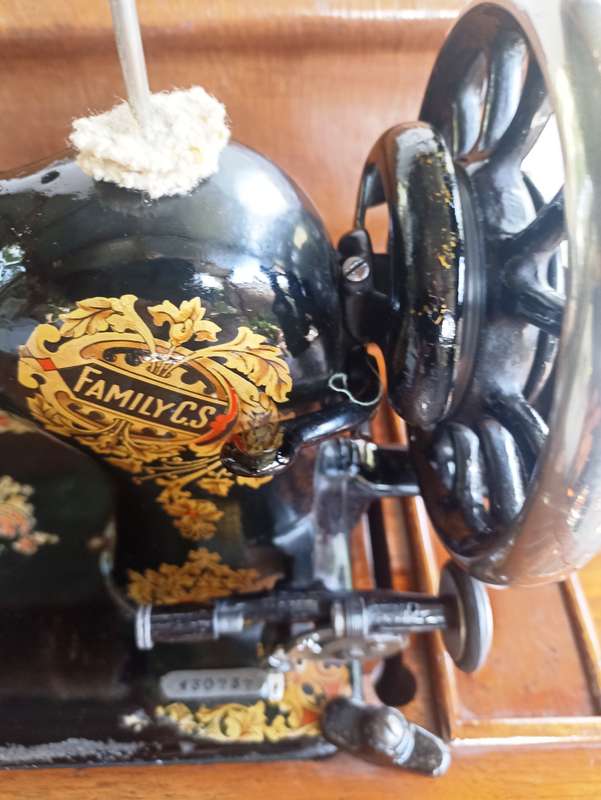 Vintage Jones Family C.S. English made-serial 430737-Crank Sewing Machine- good working condition
