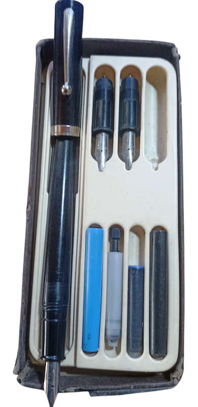 Vintage Sheaffer Italic F - USA Fountain pen and 2 Sheaffer Italic B replacement nibs
