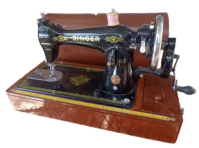 Vintage Singer Crank Sewing Machine from the 50`s in Carry Case-not working
