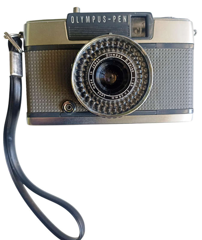 Olympus Pen-EE -2 Half Frame 35mm Film Camera 1:3.5 f2.8cm with Nasional flash