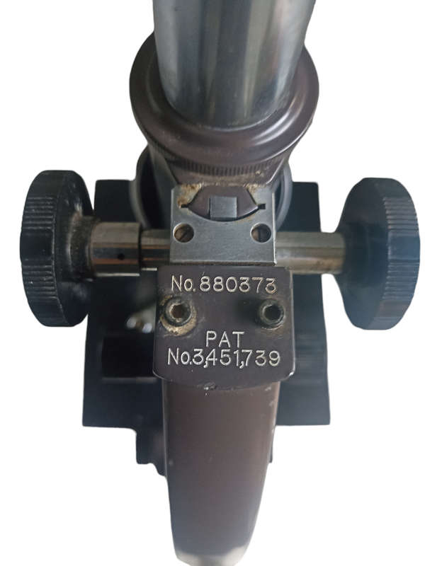 Vickers No 880373 - 3 lenses (40 0.65, 4 010 & 10 025)Microscope working order & light is working