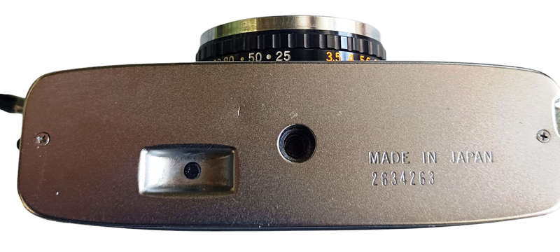 Olympus Pen-EE -2 Half Frame 35mm Film Camera 1:3.5 f2.8cm with Nasional flash