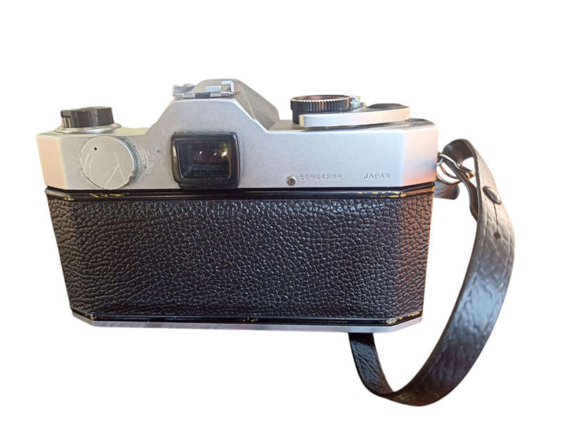 Vintage Yashica TL Electro 35mm camera 1:19 50mm Yashinion D lens /carry case