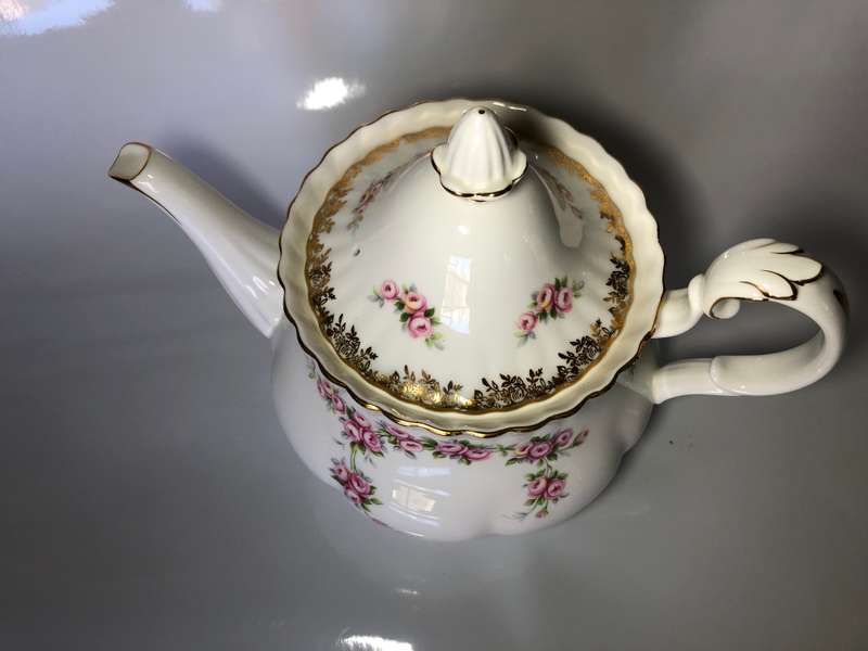 ROYAL ALBERT TEA POT - DIMITY ROSE - PERFECT CONDITION
