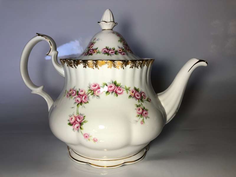ROYAL ALBERT TEA POT - DIMITY ROSE - PERFECT CONDITION