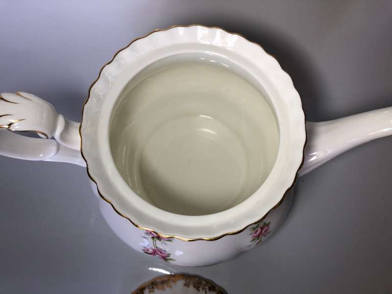 ROYAL ALBERT TEA POT - DIMITY ROSE - PERFECT CONDITION