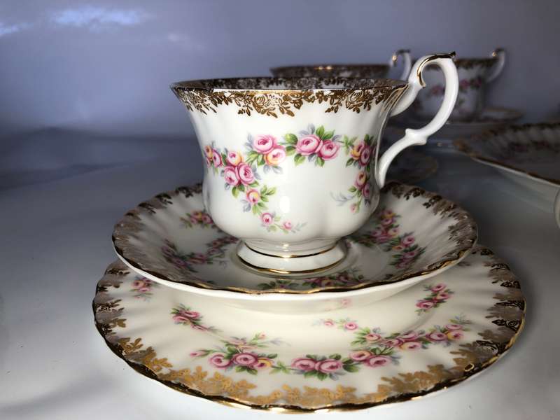 ROYAL ALBERT TEA SET FOR 6 - DIMITY ROSE - NEAR PERFECT CONDITION
