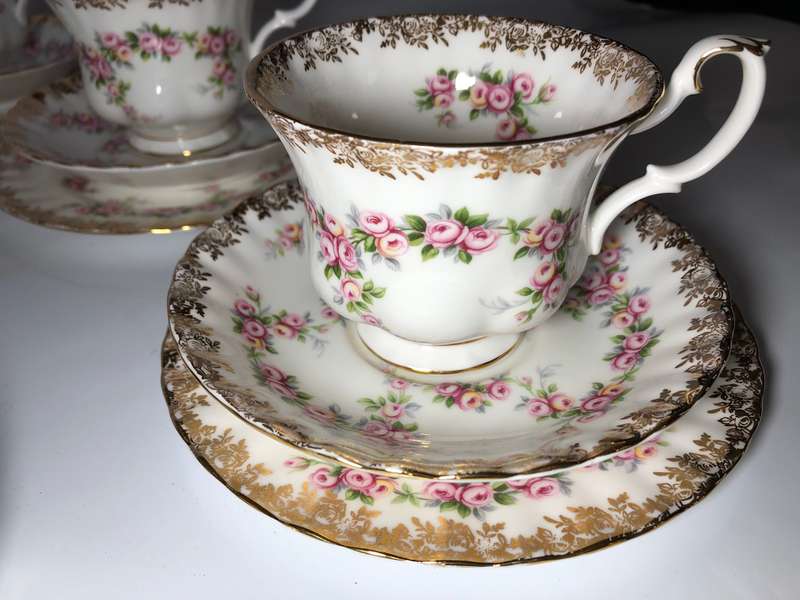ROYAL ALBERT TEA SET FOR 6 - DIMITY ROSE - NEAR PERFECT CONDITION