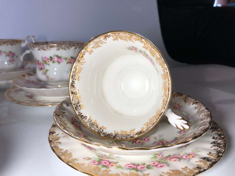 ROYAL ALBERT TEA SET FOR 6 - DIMITY ROSE - NEAR PERFECT CONDITION
