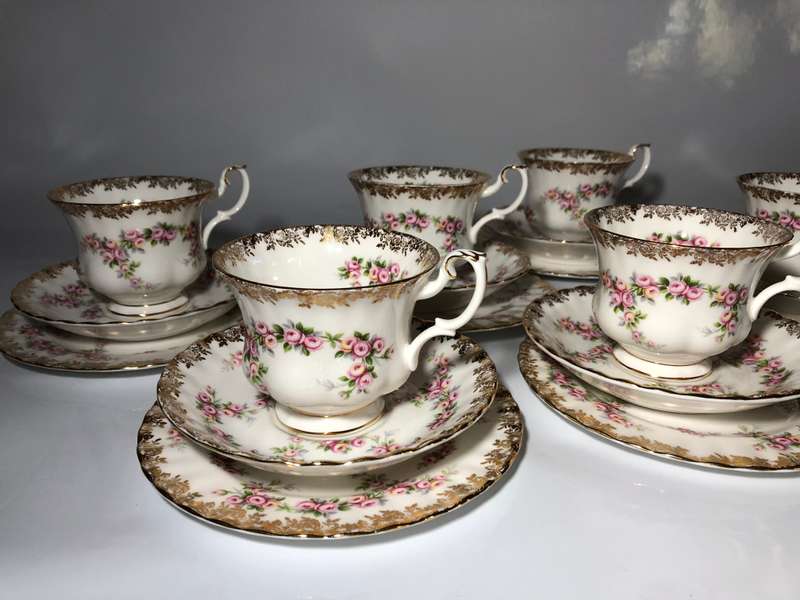 ROYAL ALBERT - 6 TEA TRIOS - DIMITY ROSE - NEAR PERFECT CONDITION
