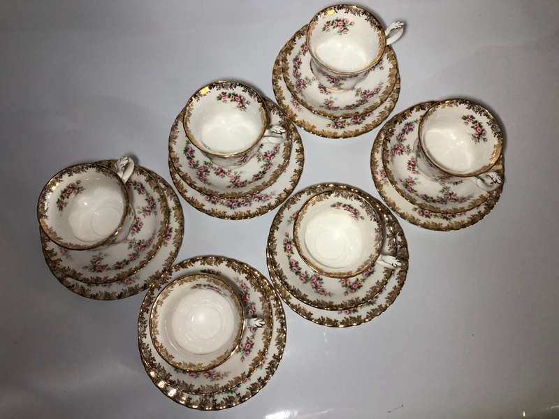 ROYAL ALBERT - 6 TEA TRIOS - DIMITY ROSE - NEAR PERFECT CONDITION