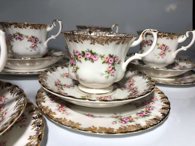 ROYAL ALBERT - 6 TEA TRIOS - DIMITY ROSE - NEAR PERFECT CONDITION