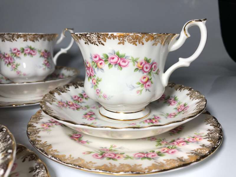 ROYAL ALBERT - 6 TEA TRIOS - DIMITY ROSE - NEAR PERFECT CONDITION