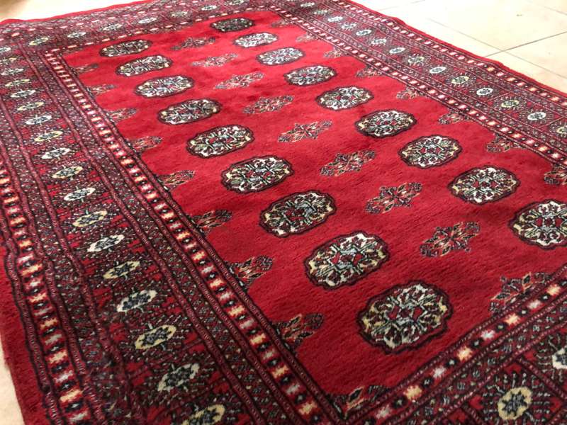 Lovely vintage hand made rug 190 x 125cm (with fringe tassles)