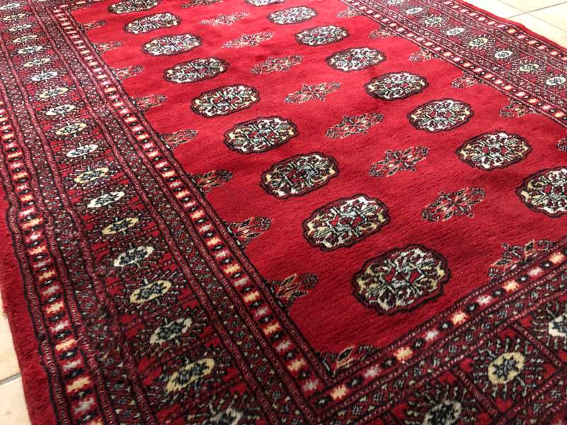 Lovely vintage hand made rug 190 x 125cm (with fringe tassles)