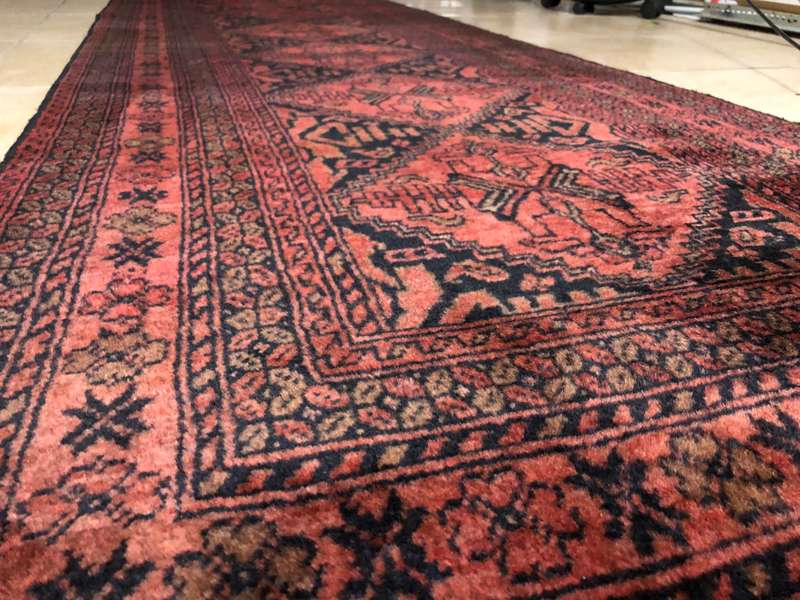 Lovely vintage runner 281 x 83cm (Excluding fringe tassles)