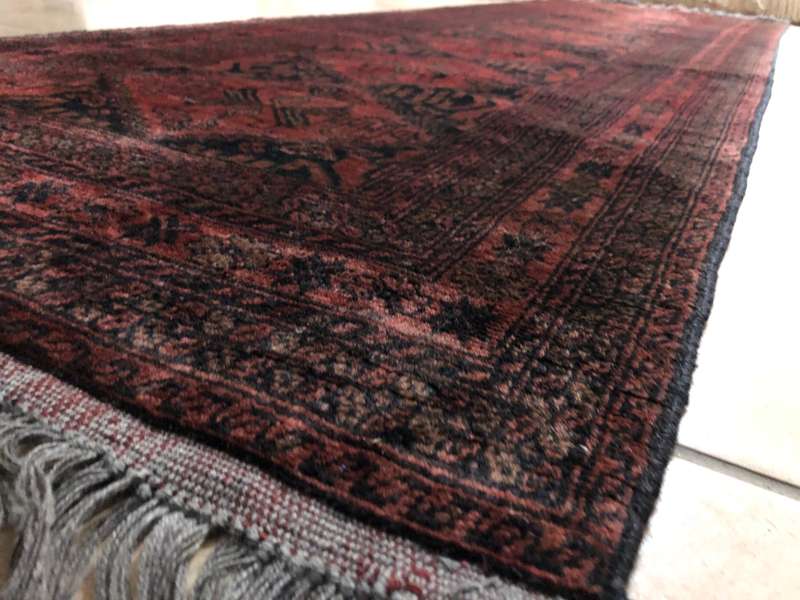 Lovely vintage runner 281 x 83cm (Excluding fringe tassles)