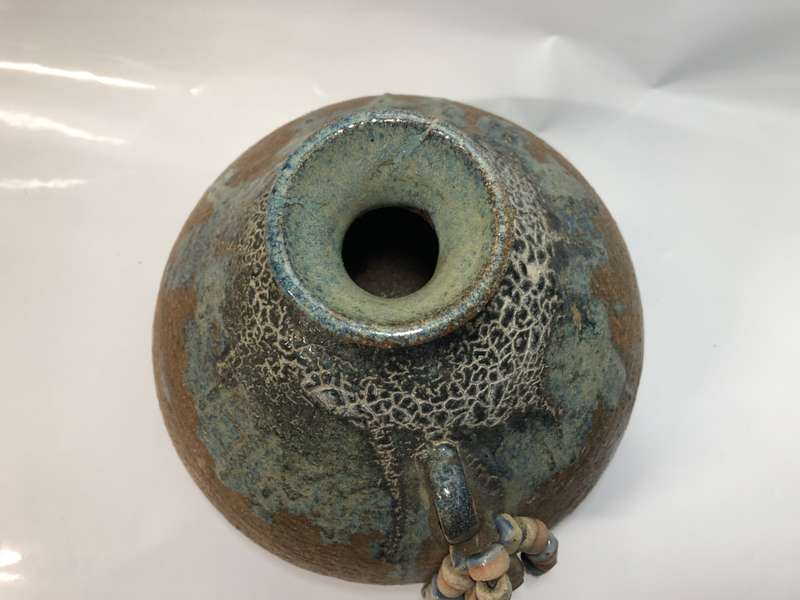 VINTAGE POTTERY VASE - 23CM- NEAR PERFECT CONDITION