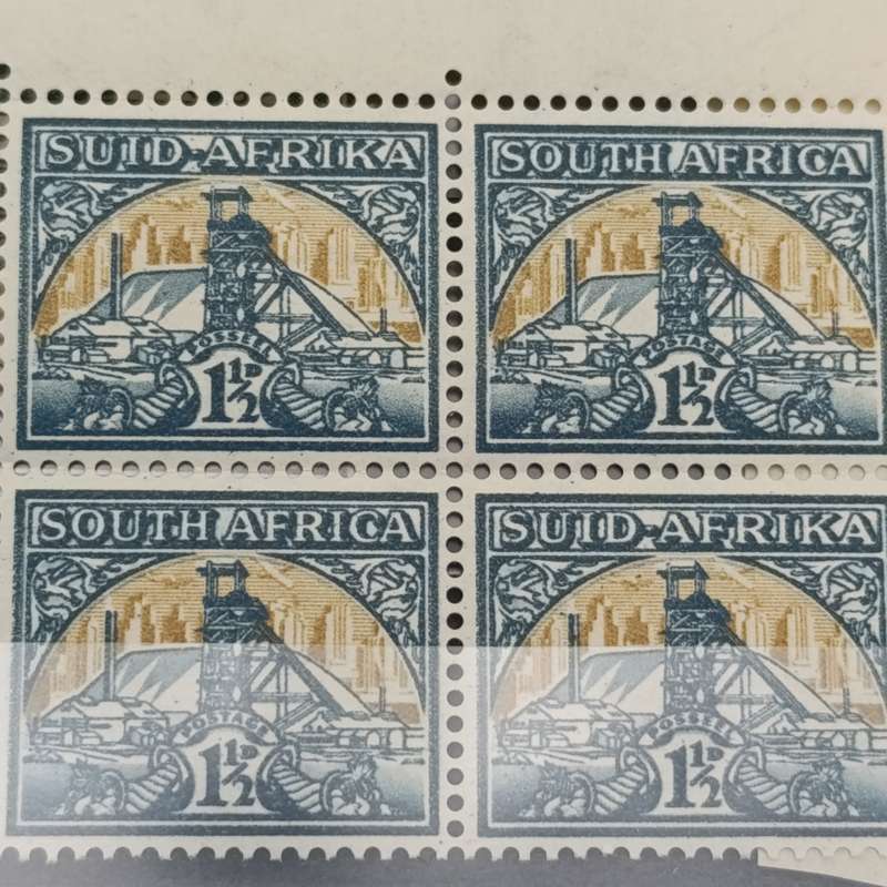 Blocks of all variations of mint stamps SACC 57 - large, medium and small printings