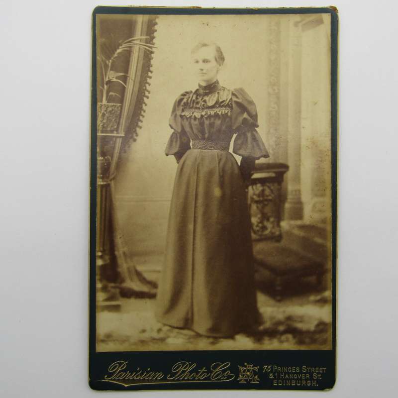 Antique photo of lady by Parisian photo Co of Edinburgh, Scotland