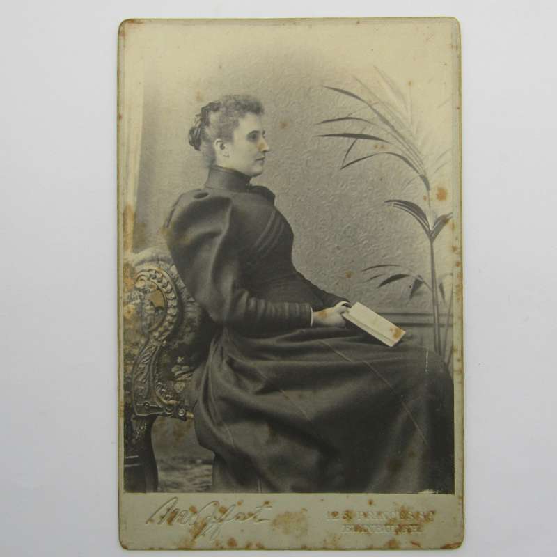 Antique photo of unknown lady taken in the 1800's by Moffat, Edinburgh