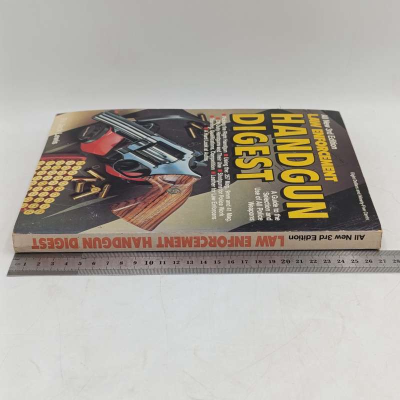 3rd Edition Law Enforcement  Handgun digest - Guide to Police weapons