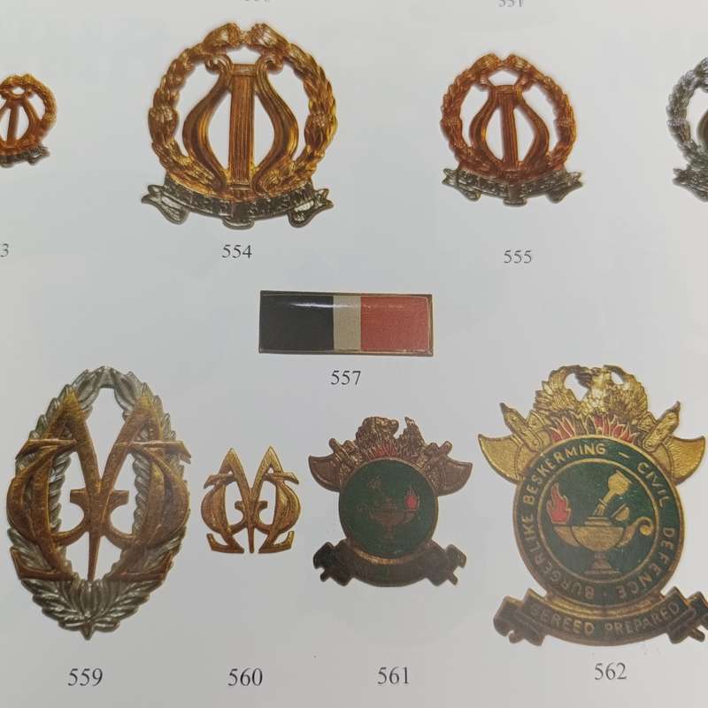 Border War badges a guide to SA Military & Police badges 1964 - 1994 by Andrew Ross Dinnes