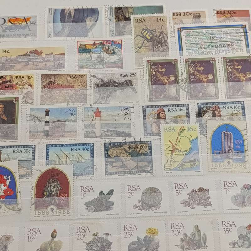Album - pages with over 400 South African as from pre 1910 and about 240 British stamps nice stamps