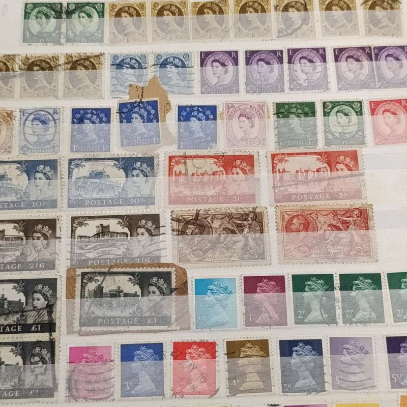 Album - pages with over 400 South African as from pre 1910 and about 240 British stamps nice stamps