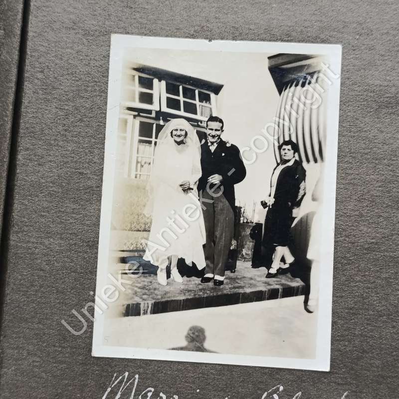 Album with about 200 photos Dating from 1930