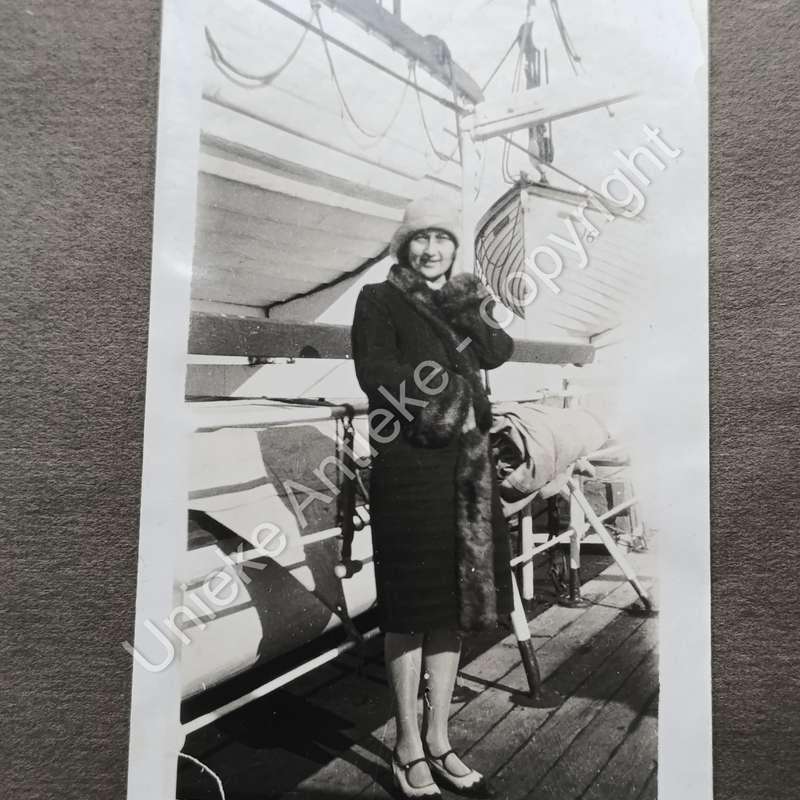 Album with about 200 photos Dating from 1930