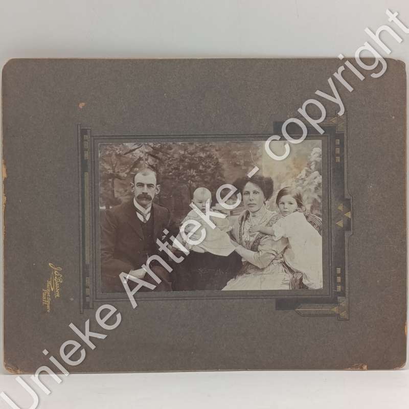 Antique photo of Roux couple plus 2 children - Paarl circa +-1905