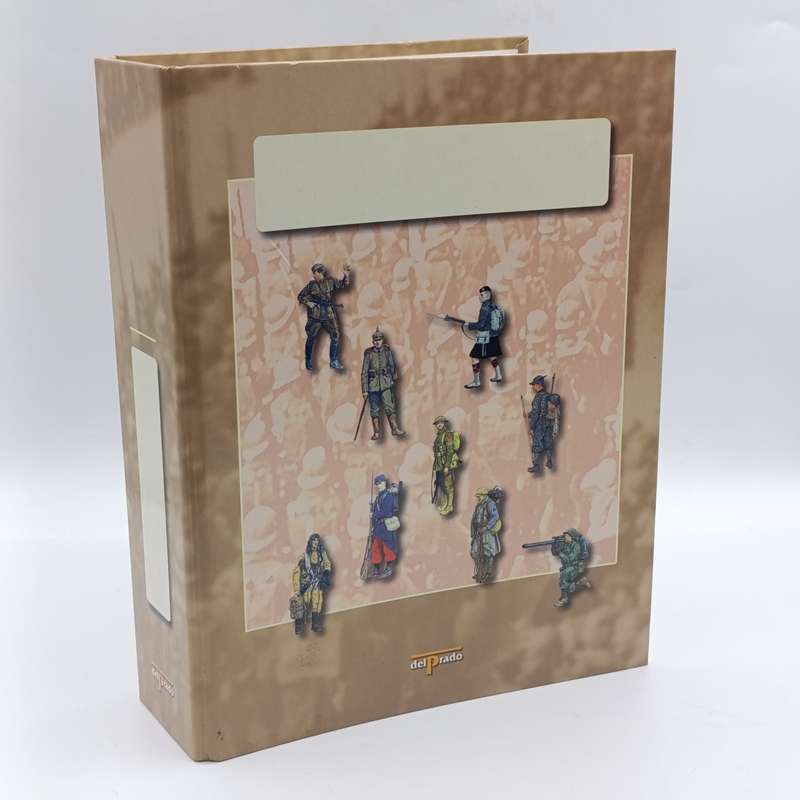 DelPrado Men at War 1914-1945 soldier booklets - #1 to 32 - missing number 9