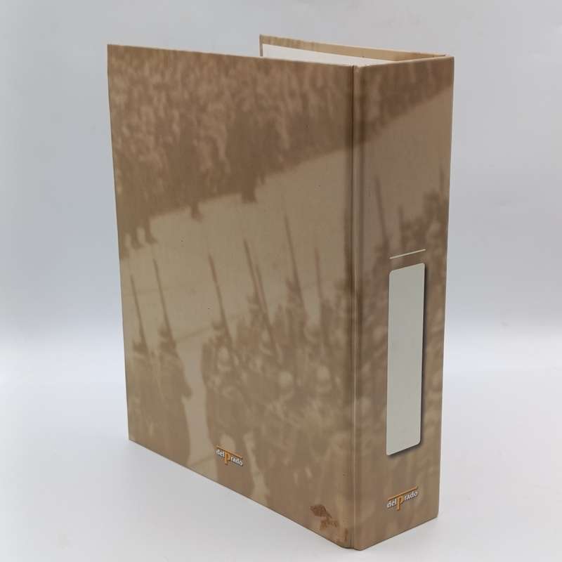 DelPrado Men at War 1914-1945 soldier booklets - #1 to 32 - missing number 9