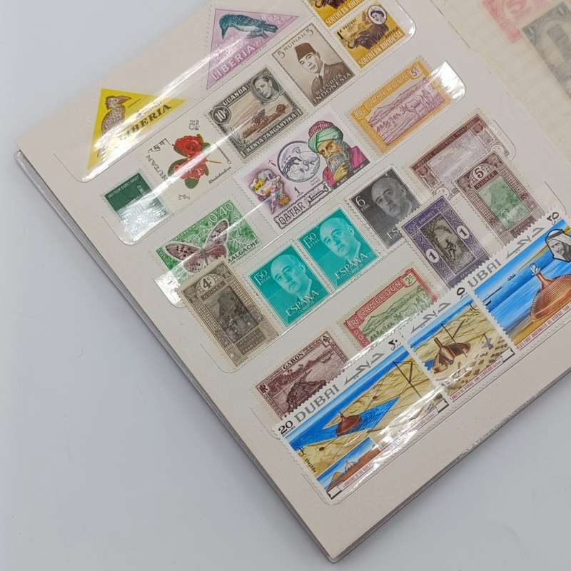 18 Page stamp world album with about 440 mint stamps - unchecked