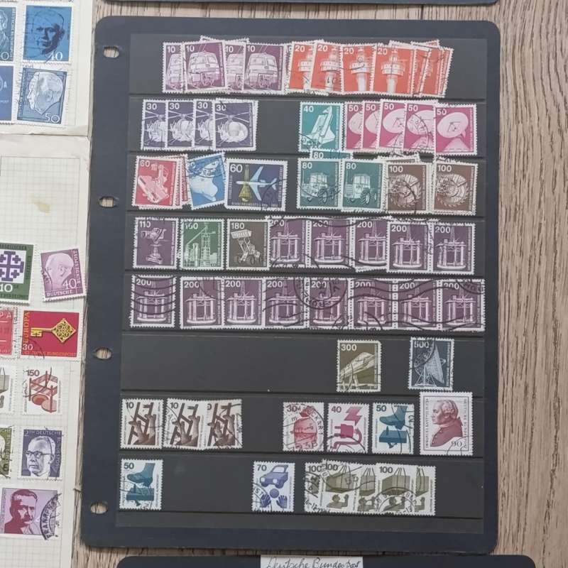 Lot of about 1000 German Bundespost stamps - Taker from old albums - unchecked for variations