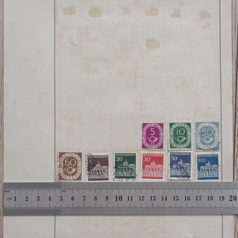 Lot of about 1000 German Bundespost stamps - Taker from old albums - unchecked for variations