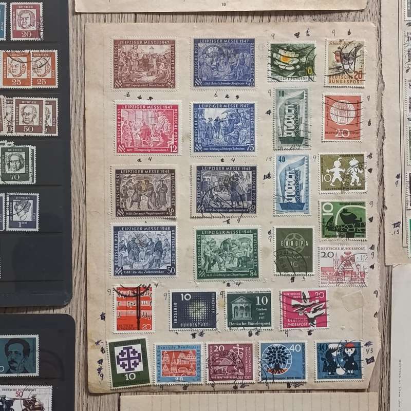 Lot of about 1000 German Bundespost stamps - Taker from old albums - unchecked for variations