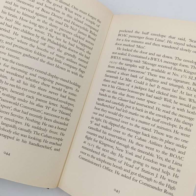 James Bond 007 - The man with the golden gun by Ian Fleming