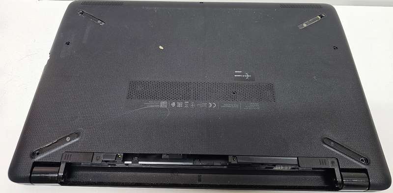 HP Notebook - 15-bs009ni  i5-7200U 8GB RAM 1TB HDD !Hinge broken/Needs Battery!