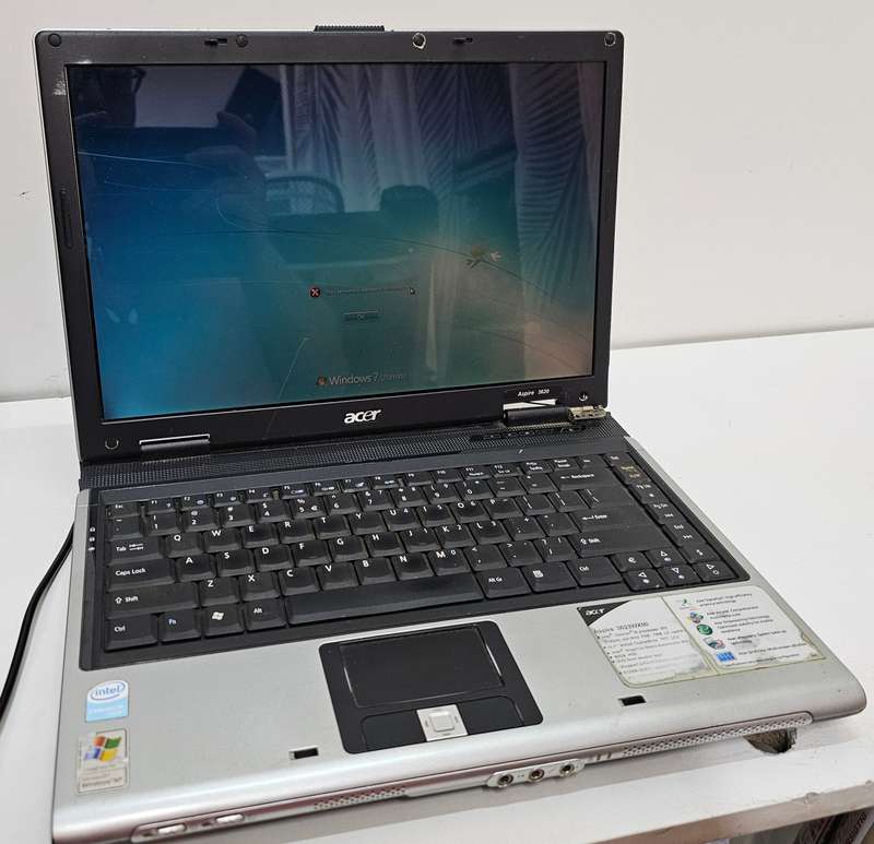 Acer Aspire 3623WXMi - Celeron M 370 - 60GB HDD - 512GB RAM - Hinge broken - Battery dead