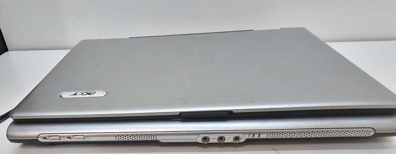 Acer Aspire 3623WXMi - Celeron M 370 - 60GB HDD - 512GB RAM - Hinge broken - Battery dead
