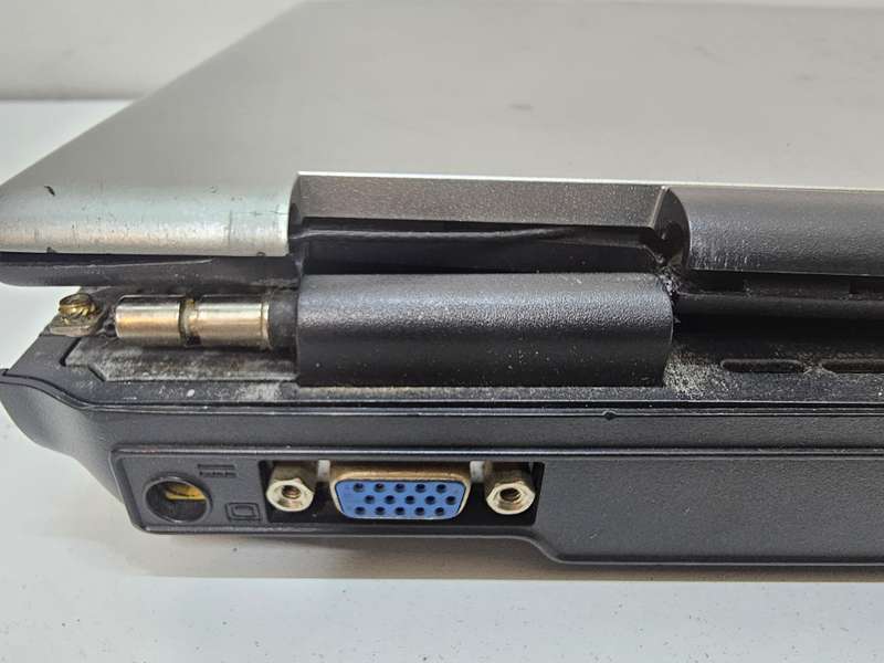 Acer Aspire 3623WXMi - Celeron M 370 - 60GB HDD - 512GB RAM - Hinge broken - Battery dead