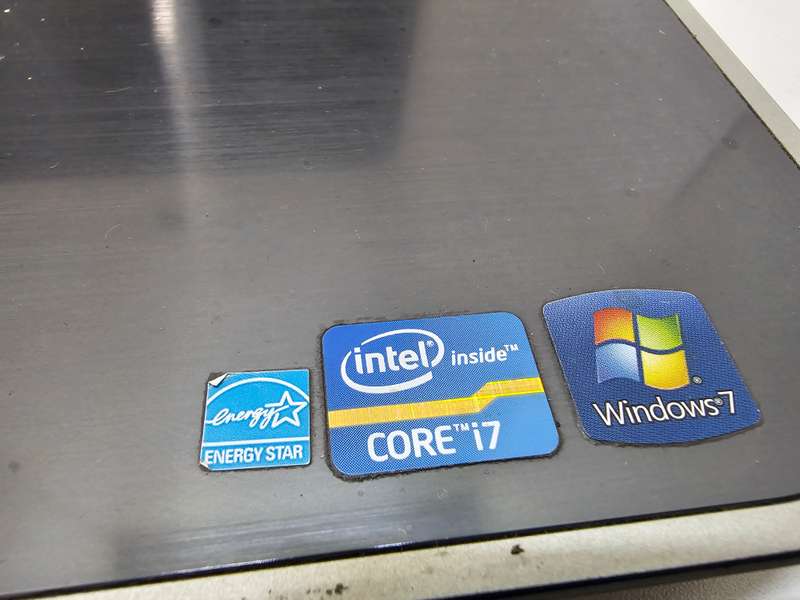 Dell Inspiron 5720 - i7 8GB RAM 500GB HDD - Needs a new screen