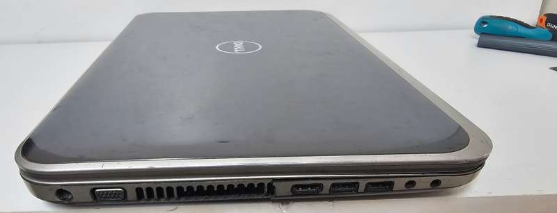 Dell Inspiron 5720 - i7 8GB RAM 500GB HDD - Needs a new screen