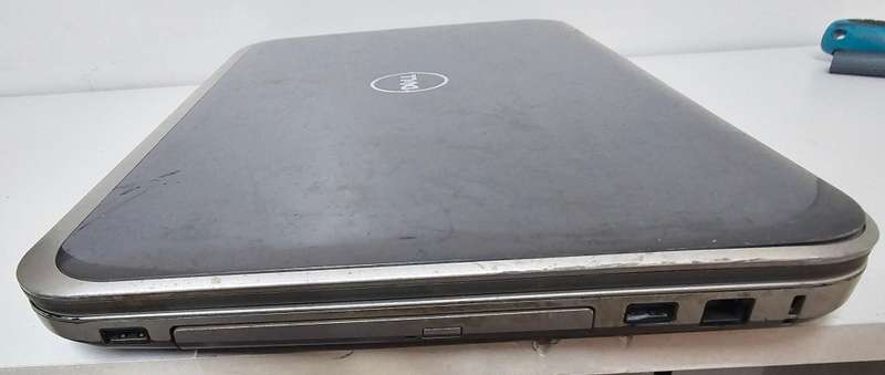 Dell Inspiron 5720 - i7 8GB RAM 500GB HDD - Needs a new screen