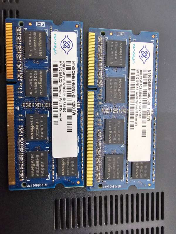 Dell Inspiron 5720 - i7 8GB RAM 500GB HDD - Needs a new screen