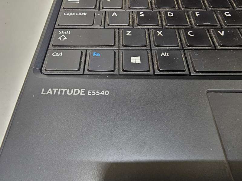 Dell Latitude E5540 i5-4210U 8GB RAM 256GB SSD - Screen faulty - Needs new battery